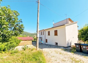 Gemini_Generated_Image_qq2tokqq2tokqq2t - Portion of a house Strada di Camerata 48, Amelia - photo 24