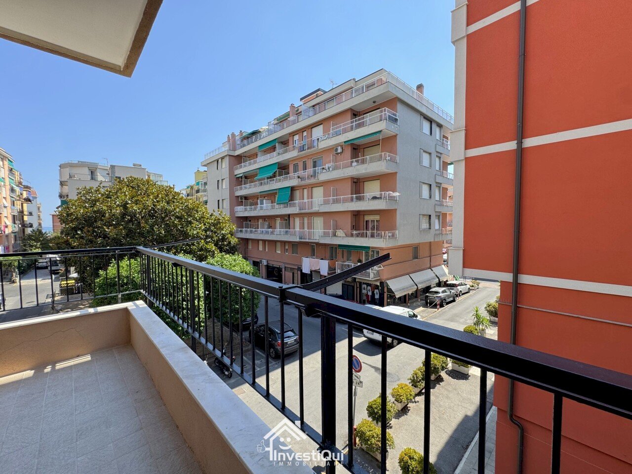 VISTA SU PIAZZA DELLA VITTORIA - Trilocale Piazza della Vittoria 36, Pietra Ligure - foto 2