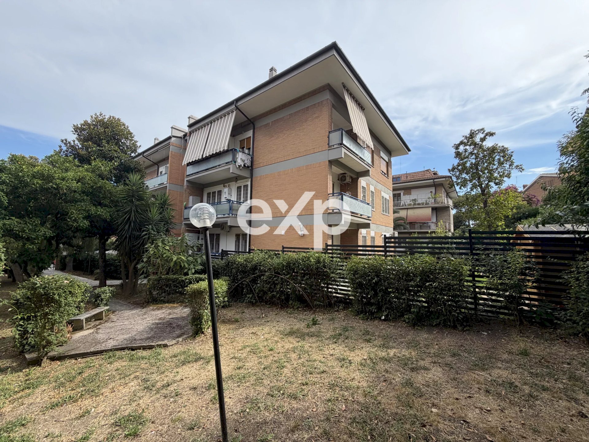 Two-room apartment Via Francesco Bartolomeo Rastrelli, Roma (neighborhood Villaggio Azzurro) - photo 1