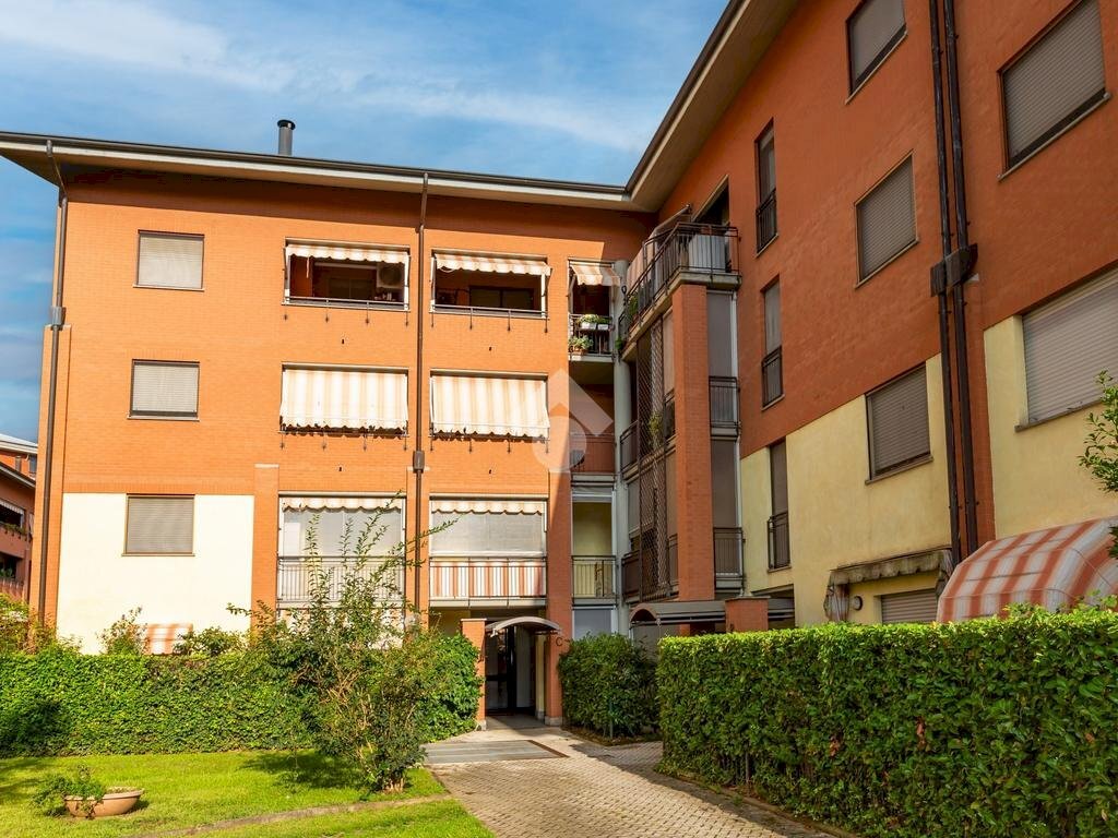 Four-room apartment Via Principe Amedeo, Beinasco - photo 1