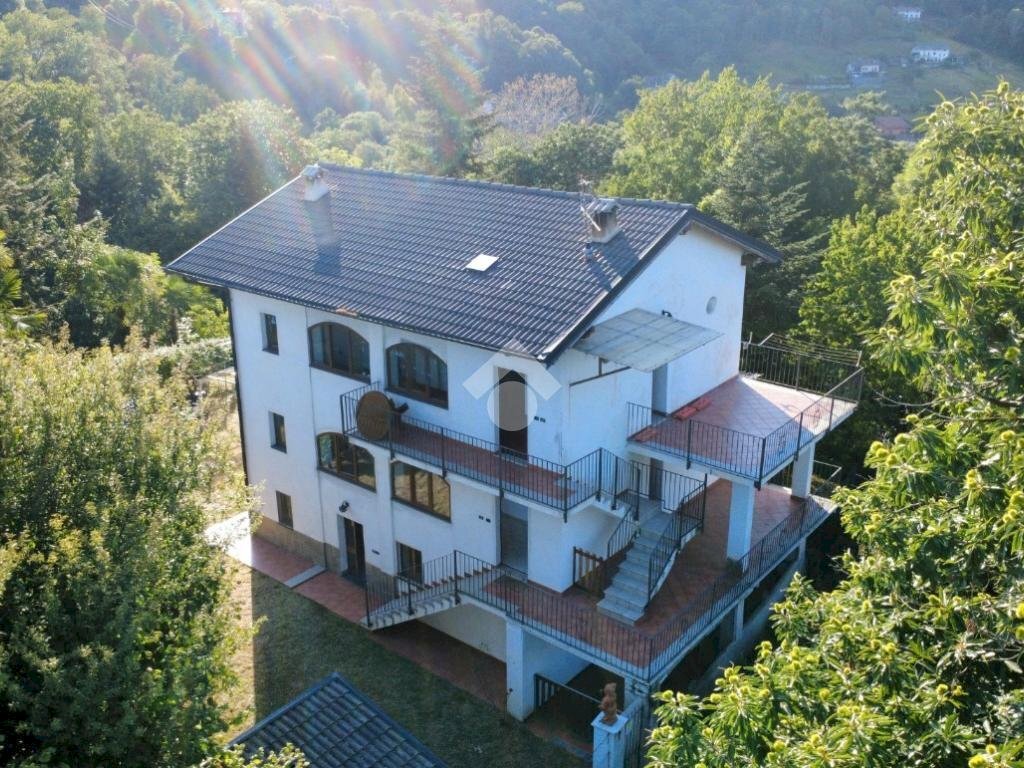 Independent house Regione mucchiando, Val di Chy - photo 1