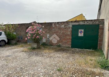Posto Auto Via Cavour, Comacchio - foto 1