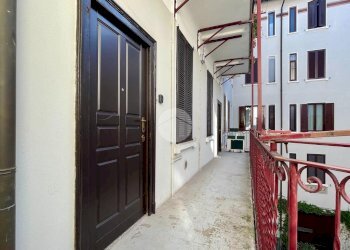Two-room apartment Via Cola Montano, Milano (neighborhood Isola) - photo 17