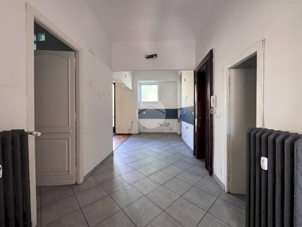 Four-room apartment Via Principi d'Acaja, Torino (neighborhood Cit Turin) - photo 3