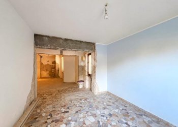 One-room apartment Via Genova, Savona (neighborhood Valloria) - photo 8