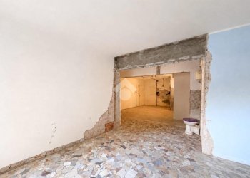 One-room apartment Via Genova, Savona (neighborhood Valloria) - photo 9