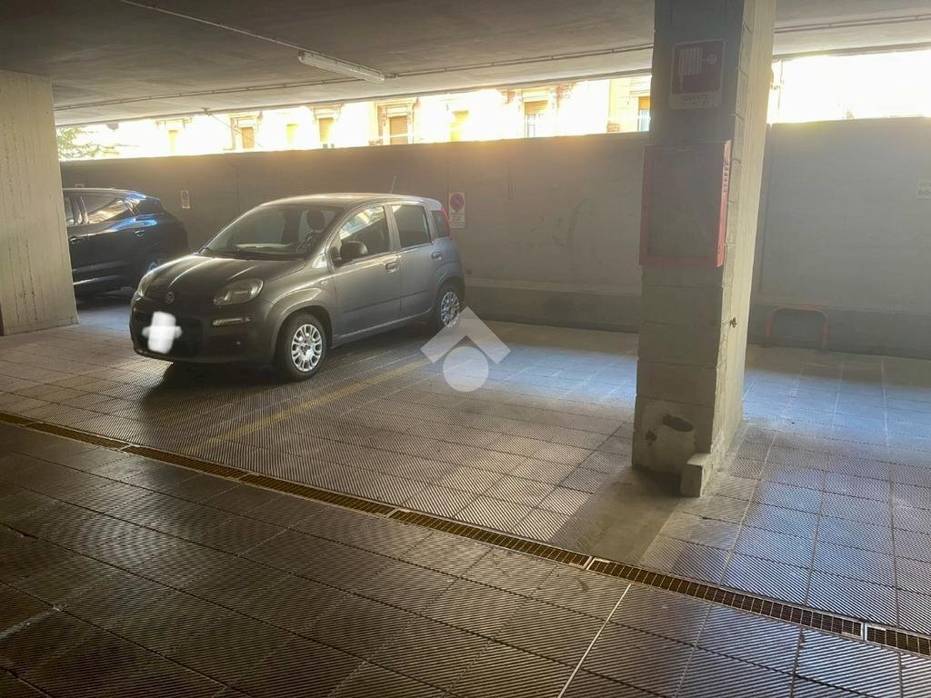 Posto Auto Piazza Borgo Pila, Genova (zona Foce) - foto 1