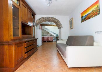 Three-room apartment Via Ponterotto, Genova (neighborhood Marassi) - photo 2