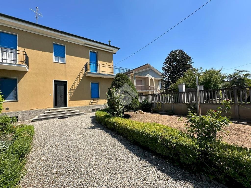 Semi-detached house Via Cesare Battisti, Carugate - photo 1
