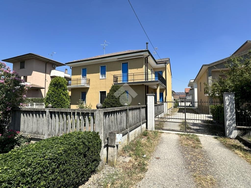 Semi-detached house Via Cesare Battisti, Carugate - photo 2