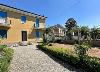 Semi-detached house Via Cesare Battisti, Carugate - photo 1