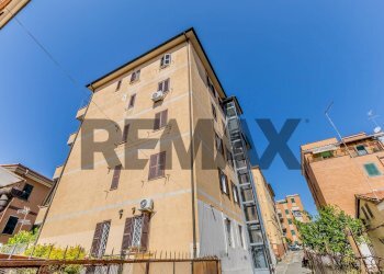 Edificio all\'aperto - Trilocale Via Cardinal Pompilj
12, Roma - foto 31