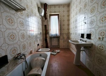 Bagno - Quadrilocale via XXIV Dicembre
 
7, Altare - foto 32