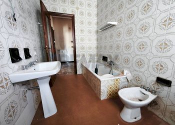 Bagno - Quadrilocale via XXIV Dicembre
 
7, Altare - foto 33