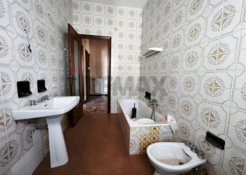 Bagno - Quadrilocale via XXIV Dicembre
 
7, Altare - foto 34