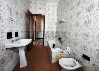 Bagno - Quadrilocale via XXIV Dicembre
 
7, Altare - foto 35