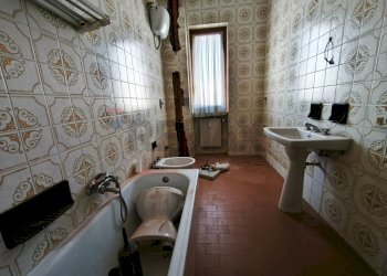 Bagno - Quadrilocale via XXIV Dicembre
 
7, Altare - foto 37
