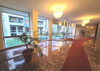Ricezione / Lobby - Trilocale Viale Suzzani
 
8, Milano - foto 2