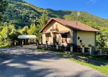 Facciata - Villa Frazione Salogni, Fabbrica Curone - foto 1