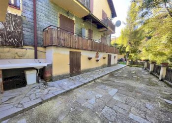 Cortile interno - Villa Frazione Salogni, Fabbrica Curone - foto 15
