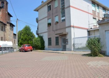 Posto macchina - Negozio via Giuseppe Giusti, 47, Somma Lombardo - foto 1
