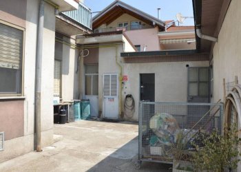 Cortile interno - Negozio via Giuseppe Giusti, 47, Somma Lombardo - foto 20