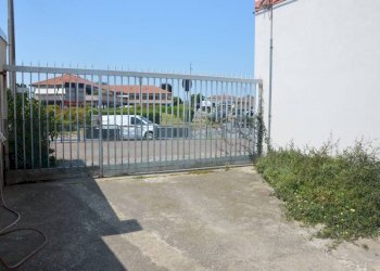 Cortile interno - Negozio via Giuseppe Giusti, 47, Somma Lombardo - foto 21