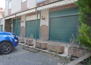 Facciata - Negozio via Giuseppe Giusti, 47, Somma Lombardo - foto 23