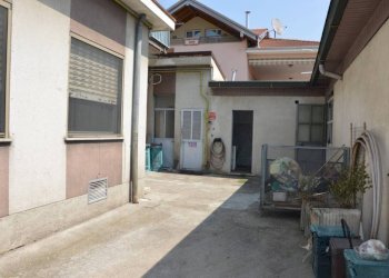 Cortile interno - Negozio via Giuseppe Giusti, 47, Somma Lombardo - foto 18