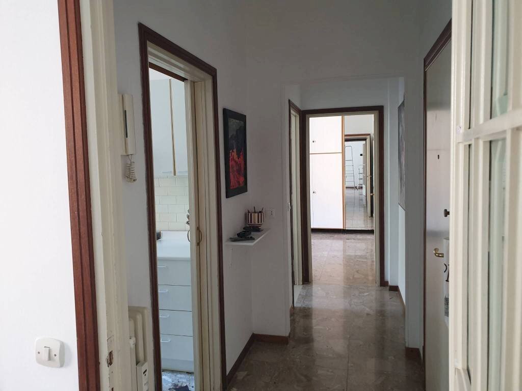 Corridoio - Three-room apartment via Eugenio Curiel, 5, Parma (neighborhood Cittadella) - photo 3