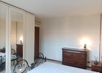Camera da letto - Three-room apartment piazza Aldo Palazzeschi, Parma - photo 12