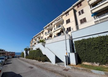 Facciata - Trilocale viale Villa Gavotti, Genova (zona Pegli) - foto 3