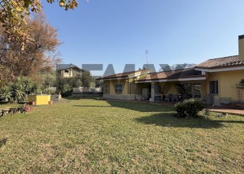 Giardino - Casa indipendente Via Casilina Sud
 
61, Cervaro - foto 26