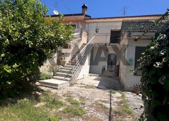Casa all\'aperto - Semi-detached house Strada Ai Patini
 
15, Cassino - photo 3