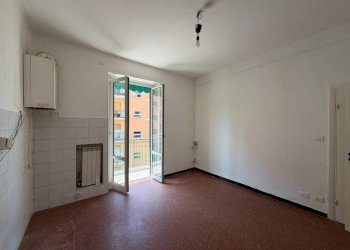 Cucina - Trilocale via Pasquale Berghini, Genova (zona Marassi) - foto 3