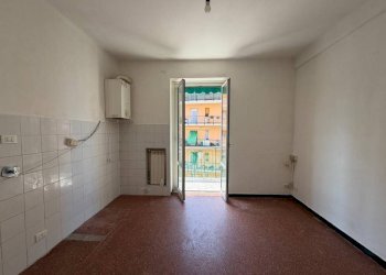 Cucina - Trilocale via Pasquale Berghini, Genova (zona Marassi) - foto 6