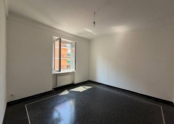 Camera da letto - Trilocale via Pasquale Berghini, Genova (zona Marassi) - foto 17