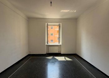 Camera da letto - Trilocale via Pasquale Berghini, Genova (zona Marassi) - foto 18