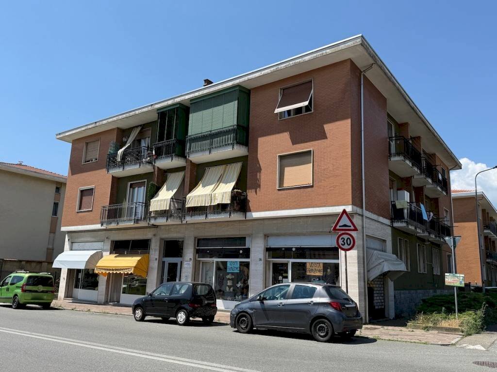 Facciata - Alimentari - Gastronomia via Fratelli Rosselli, 130, Biella - foto 1