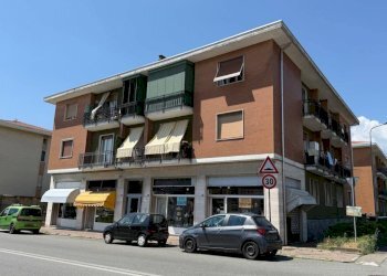 Facciata - Alimentari - Gastronomia via Fratelli Rosselli, 130, Biella - foto 1
