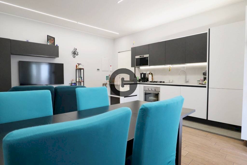 Soggiorno - Trilocale via Beato Giuseppe Cafasso, 22, Torino (zona Madonna del Pilone) - foto 2