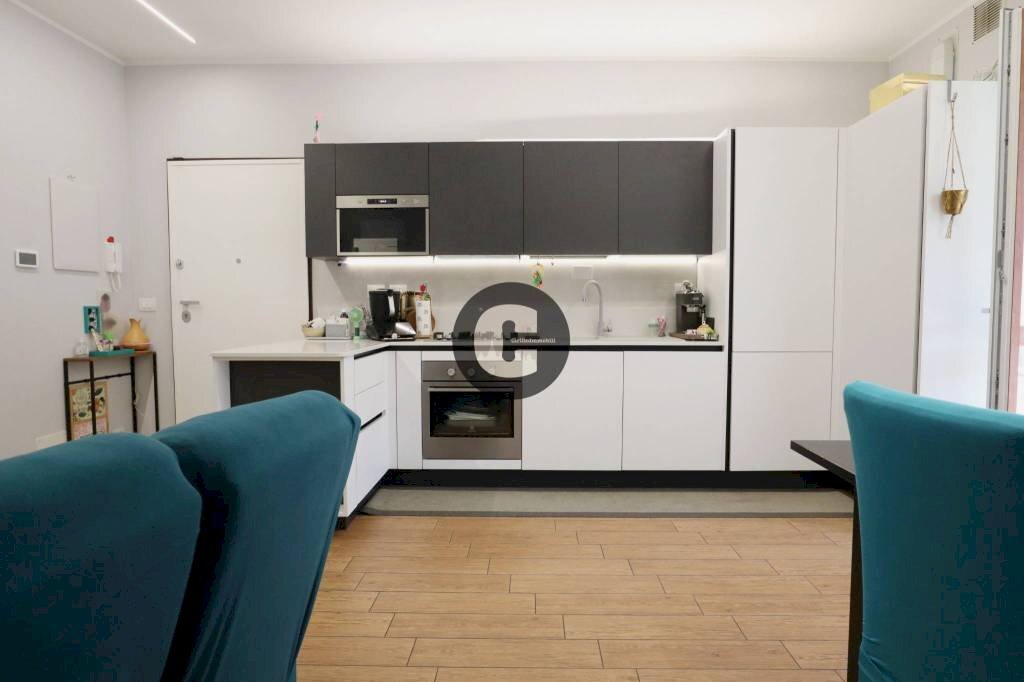 Soggiorno - Trilocale via Beato Giuseppe Cafasso, 22, Torino (zona Madonna del Pilone) - foto 3