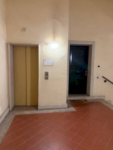 Interno palazzo - Three-room apartment via di San Nicola da Tolentino, 44, Roma (neighborhood Centro Storico) - photo 2