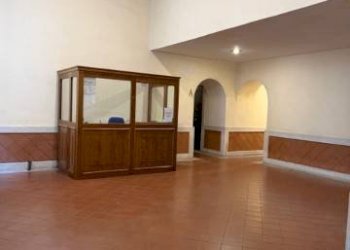 Interno palazzo - Three-room apartment via di San Nicola da Tolentino, 44, Roma (neighborhood Centro Storico) - photo 17