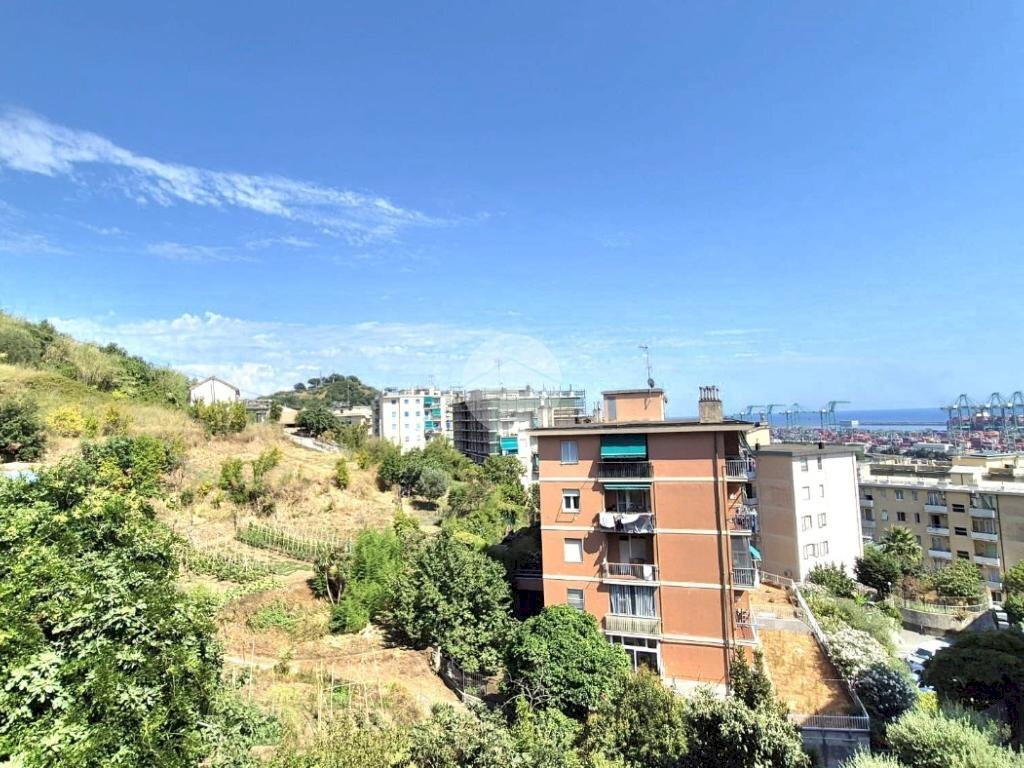 Quadrilocale Via evasio montanella, Genova (zona Prà) - foto 1