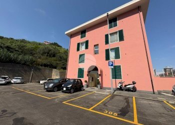 Quadrilocale Via evasio montanella, Genova (zona Prà) - foto 4
