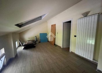 Two-room apartment Via Torino, San Francesco al Campo - photo 11