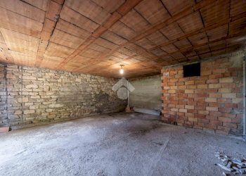 Portion of a house Via europa, Tizzano Val Parma - photo 40