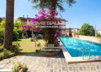 Piscina - Villa viale Quartara, Genova (neighborhood Quarto) - photo 1