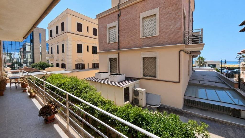 Terrazzo - Trilocale via dei Fabbri Navali, 30, Roma (zona Lido di Ostia) - foto 2